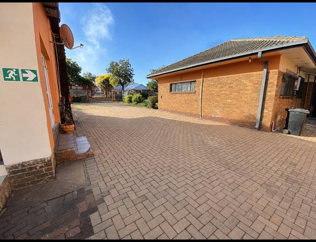 14 BEDROOM HOUSE FOR SALE IN VANDERBIJLPARK SE 7